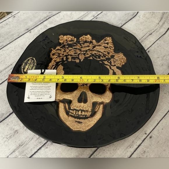 Hand Made Black Glass 8" Plate with Copper glitter skull - Picture 3 of 3